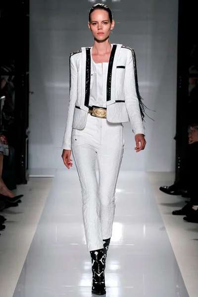 Look 3
